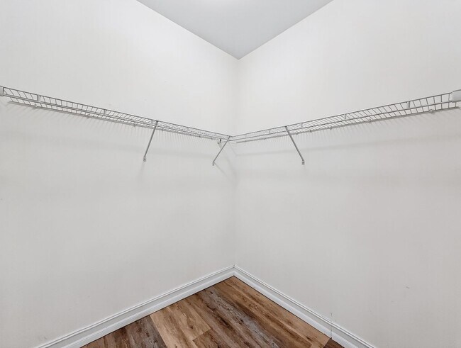 Building Photo - Live the Southwest Florida lifestyle in this lakefront villa in South Naples!