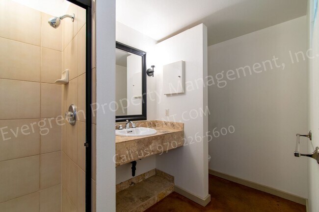 Building Photo - 419 W Mountain Ave