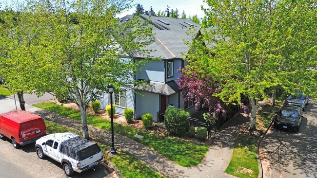 Building Photo - 2 bedroom 2.5 bath townhouse