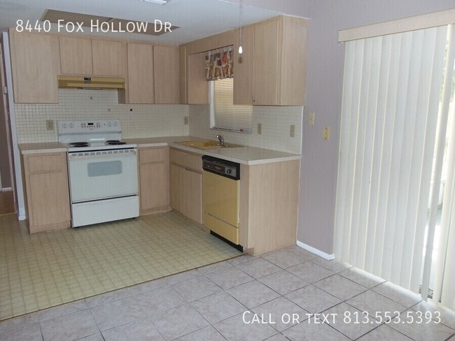 Building Photo - 8440 Fox Hollow Dr