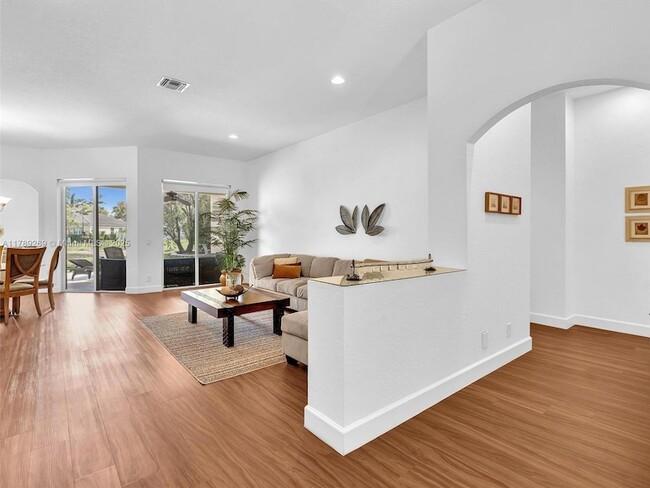 Building Photo - 754 Sunflower Cir