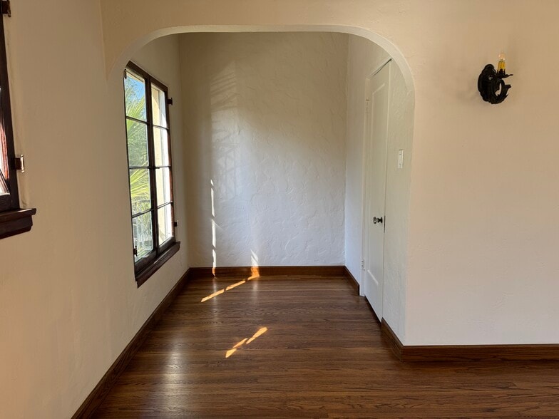 Building Photo - 458 N Genesee Ave