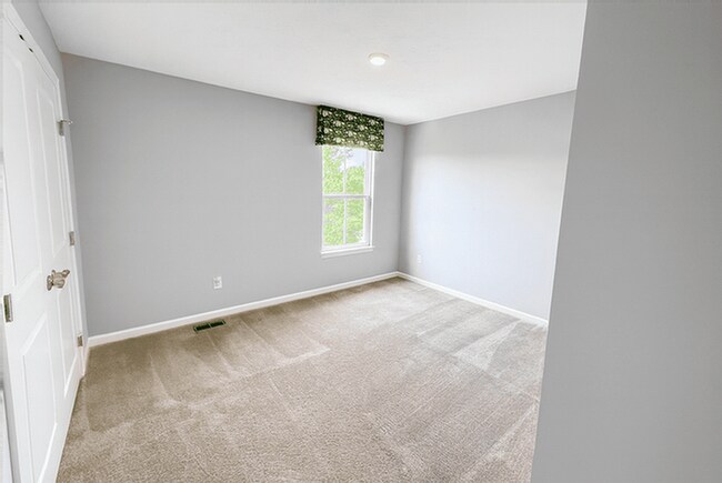 Building Photo - 240 Irongate Dr