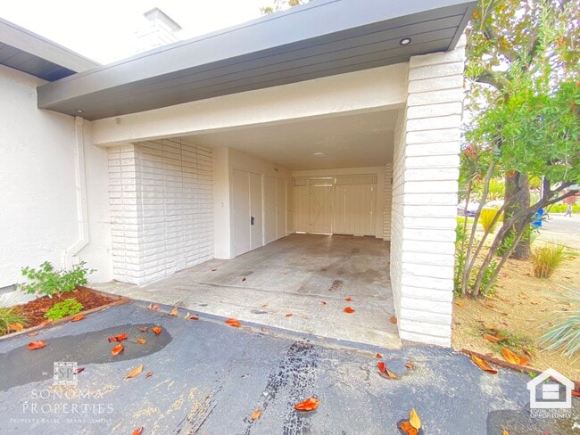 Building Photo - ***PRICE REDUCTION*** Modern Downstairs 2-...