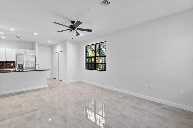 Building Photo - 5745 SW 44th Ct
