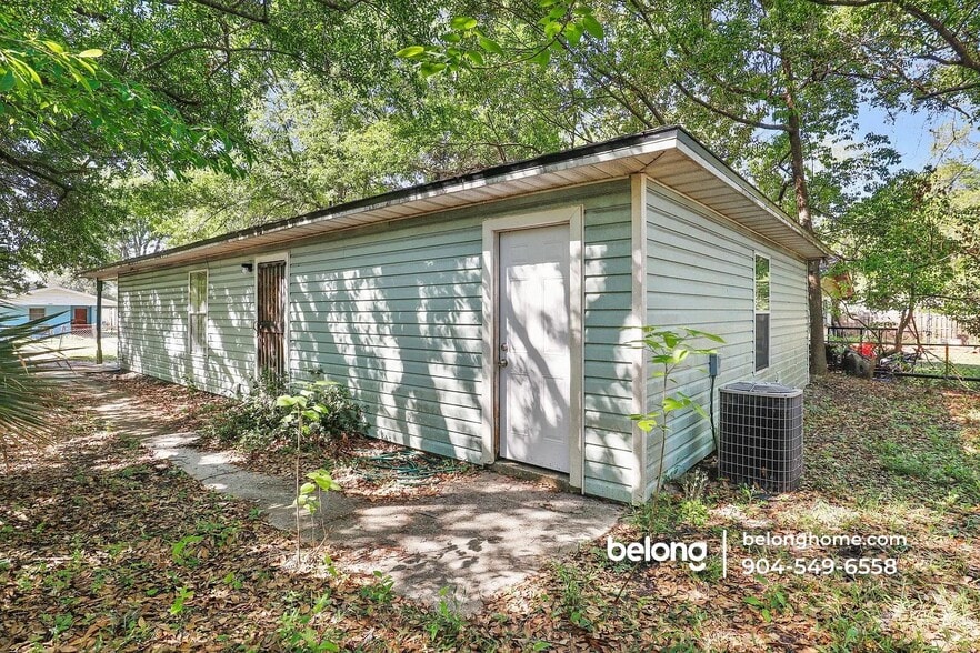 Building Photo - 1995 W 4th St