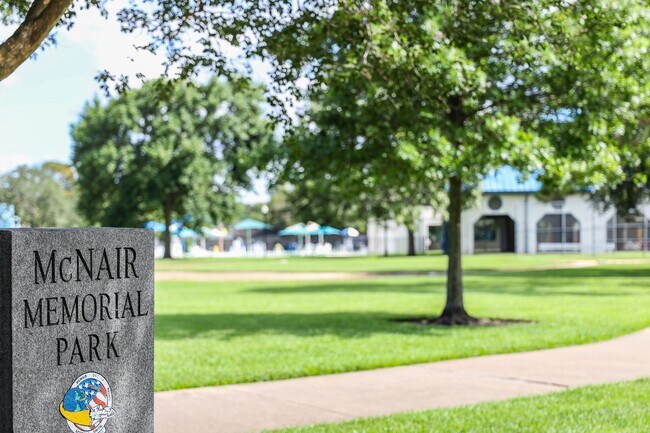 Building Photo - 1226 Ferndale Dr