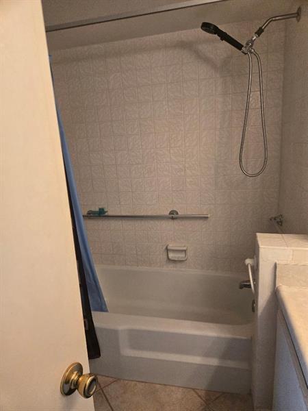 Building Photo - 649 W Oakland Park Blvd