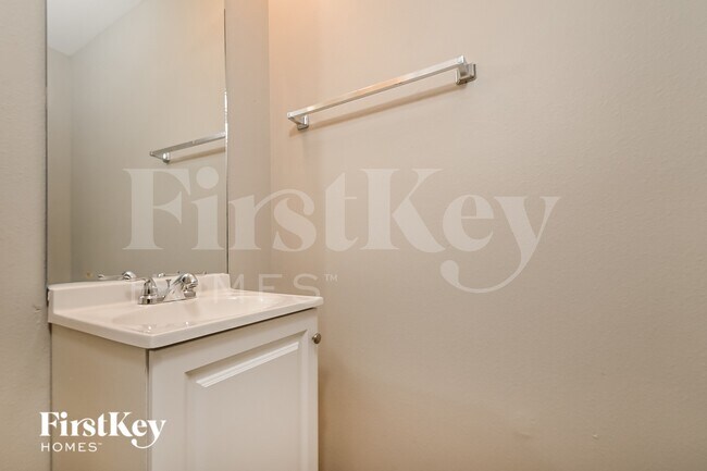 Building Photo - 12734 Kings Lake Dr