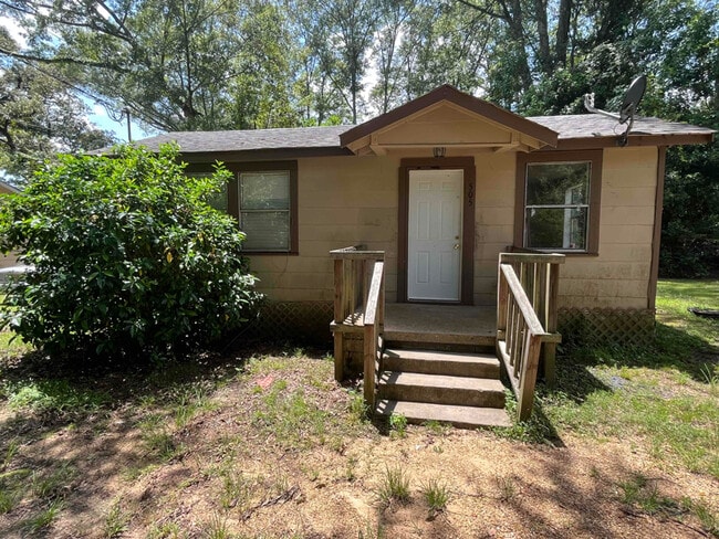 Building Photo - 517 N Live Oak St