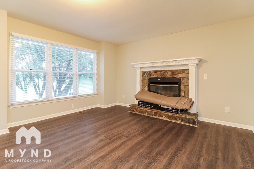 Building Photo - 5037 Huntingcreek Dr