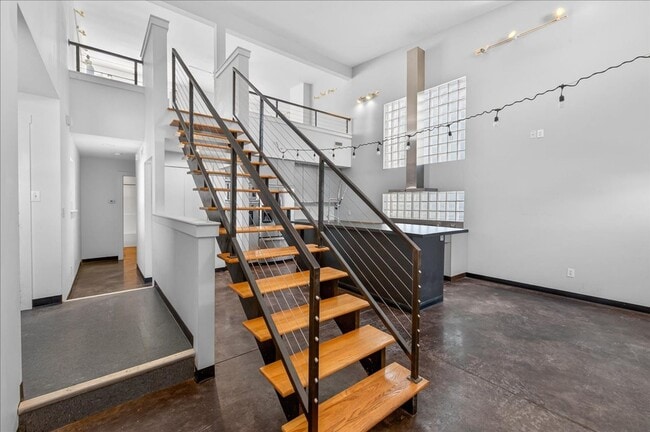 Building Photo - 1960 Bellefontaine St