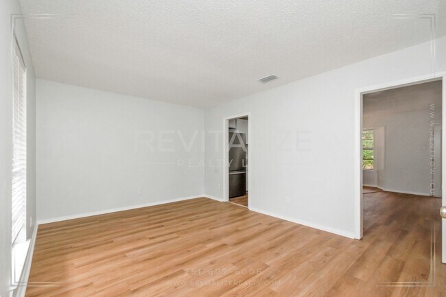 Building Photo - 5728 Post Oak Ct
