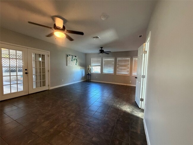 Building Photo - 2806 Pine St