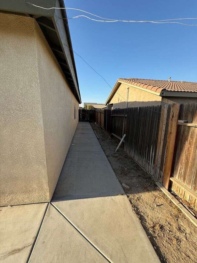 Building Photo - 2623 Bagwell Ct