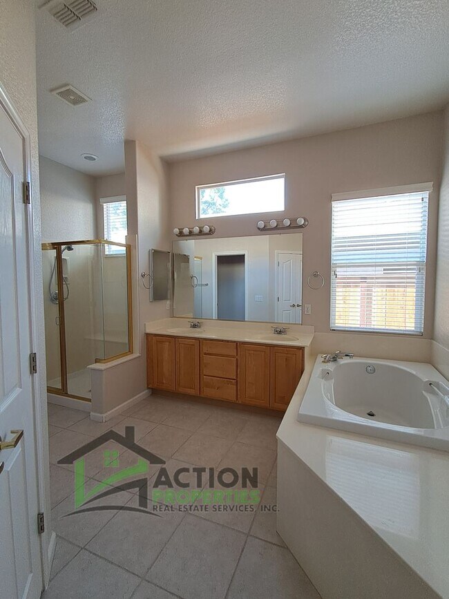 Building Photo - 400 Dumas Ct