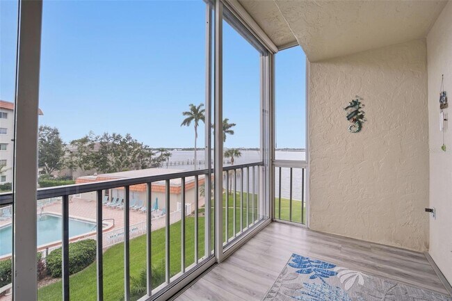 Building Photo - 1600 1st Ave W