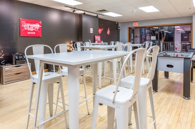 Amenity Suite & Study Lounge - Varsity Campus Apartments