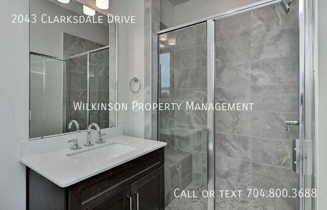 Building Photo - 2043 Clarksdale Dr