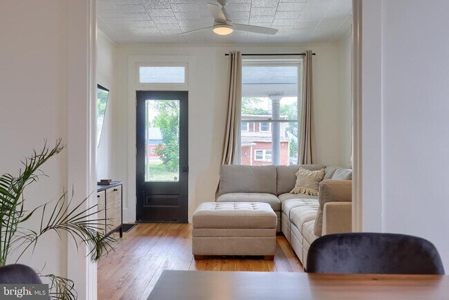 Building Photo - 136 E Harrisburg Ave