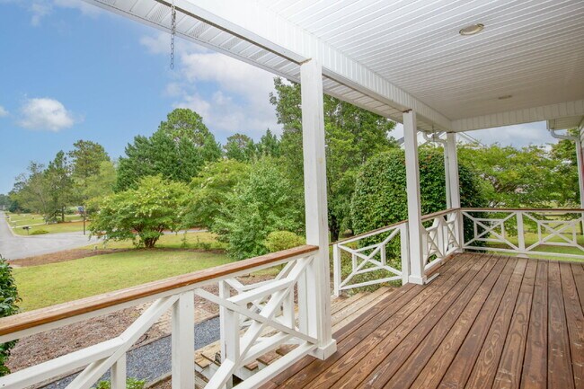 Building Photo - 380 Sullivan Dr
