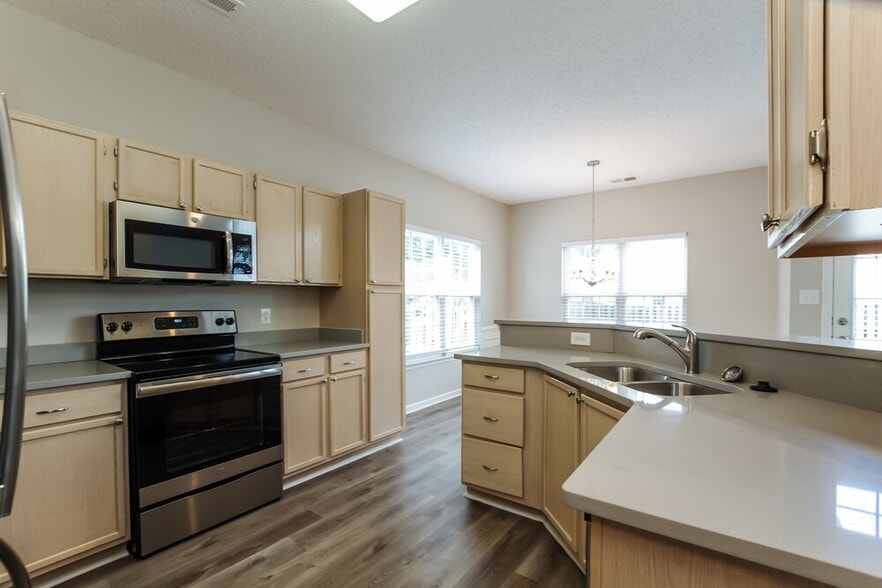 Building Photo - 11878 Meadhaven Dr