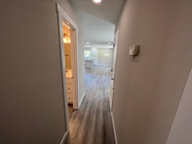 Building Photo - Remodeled 3 bedroom/2 bathroom home with d...
