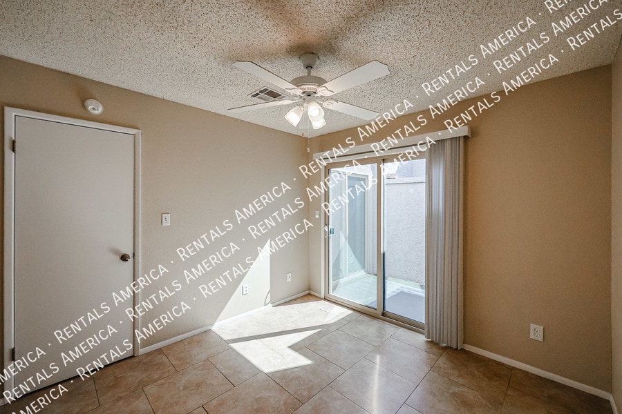 Building Photo - 10815 W Northern Ave