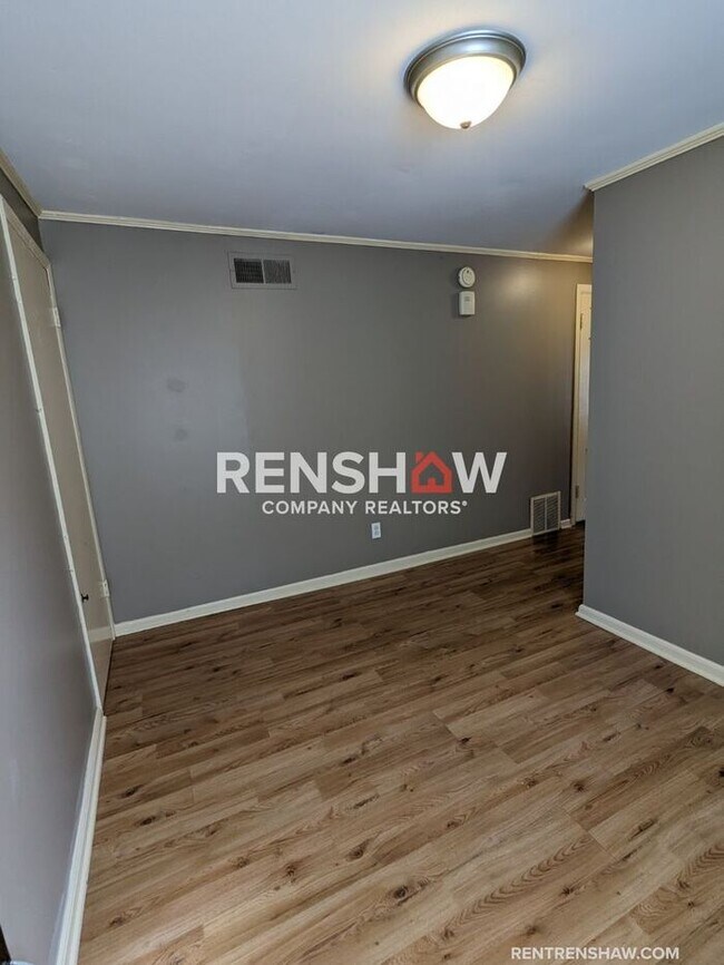 Building Photo - Convenient, 3/2 Home In East Memphis Now A...
