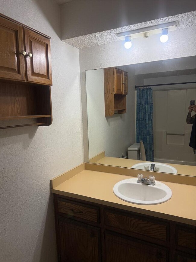 Building Photo - 1309 Summerton Pl