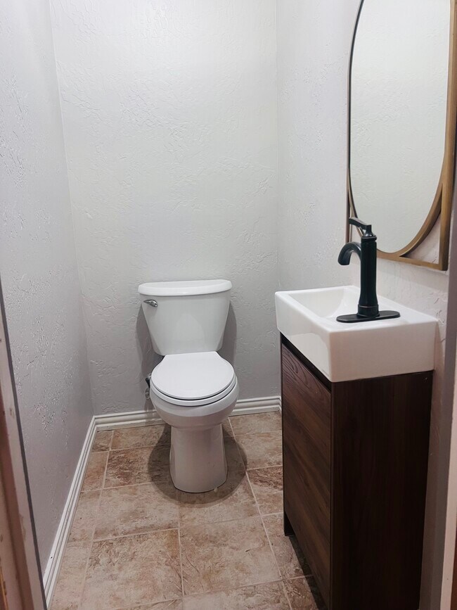 Building Photo - 2013 S Milam St