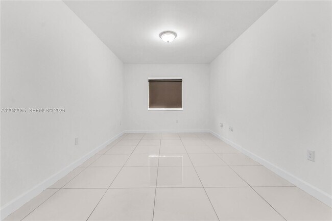 Building Photo - 1029 SW 11th Ave