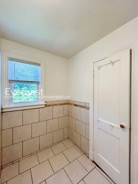 Building Photo - 3114 Barton Ave