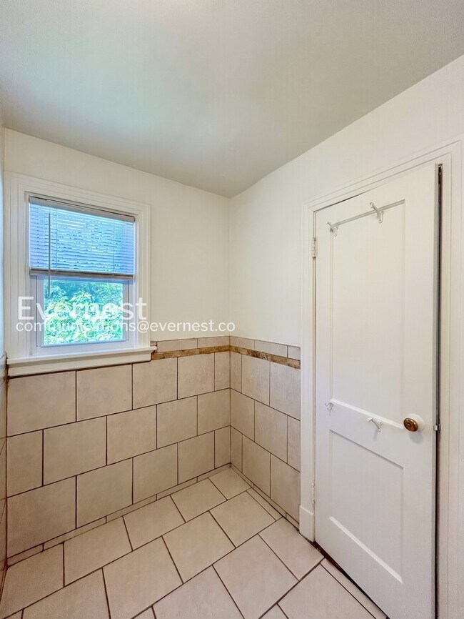 Building Photo - 3114 Barton Ave