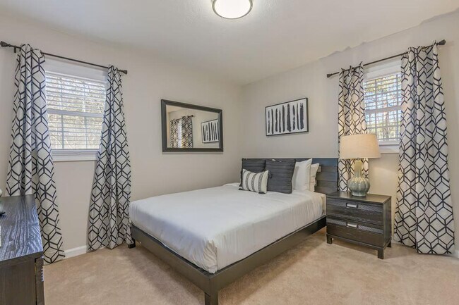 Building Photo - 27 W Ridge Dr SE