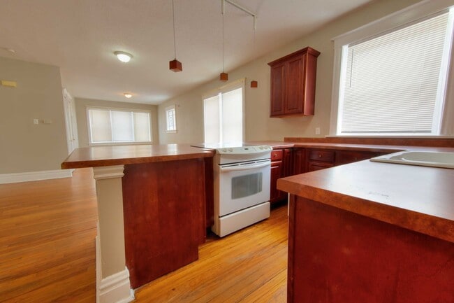 Building Photo - Charming & Spacious 3-Bedroom Unit with Private Master Suite
