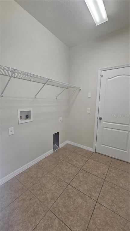 Building Photo - 2528 Ladoga Dr