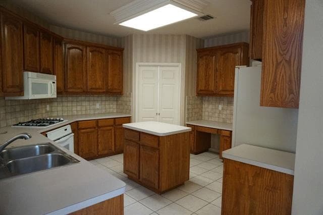 Building Photo - 3029 Golden Gate Dr