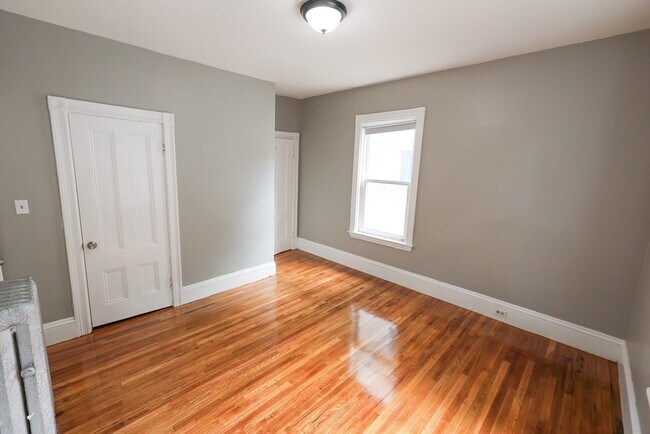 Building Photo - 69 Willowwood St