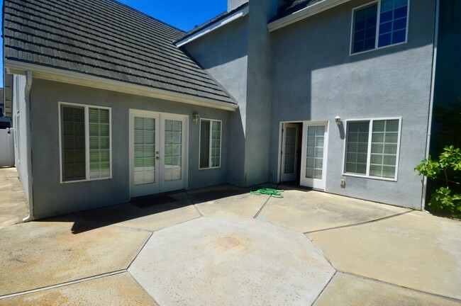 Building Photo - 4 Bedroom Capistrano Beach Home Minutes fr...