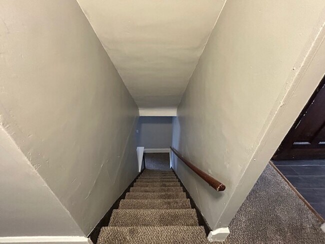 Building Photo - 3237-3237 Grove Ave