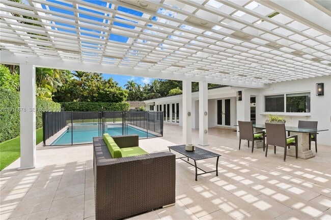 Building Photo - 1021 Matanzas Ave