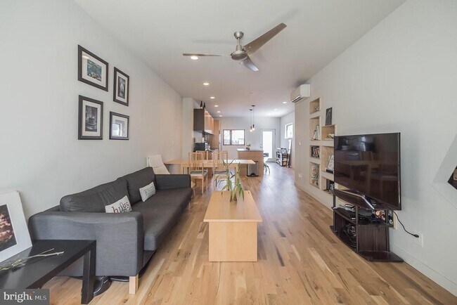 Building Photo - 439 Moyer St