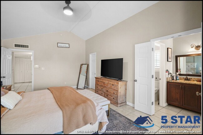 Building Photo - 6052 Bandolero Dr