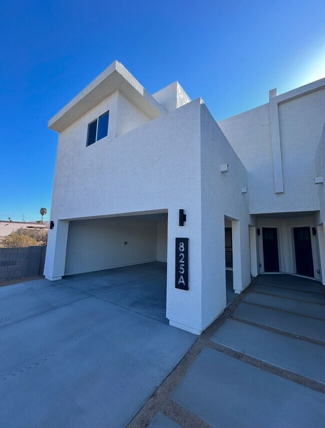 Building Photo - Beautiful New 3 Bedroom Phoenix home with Den/Loft! No HOA
