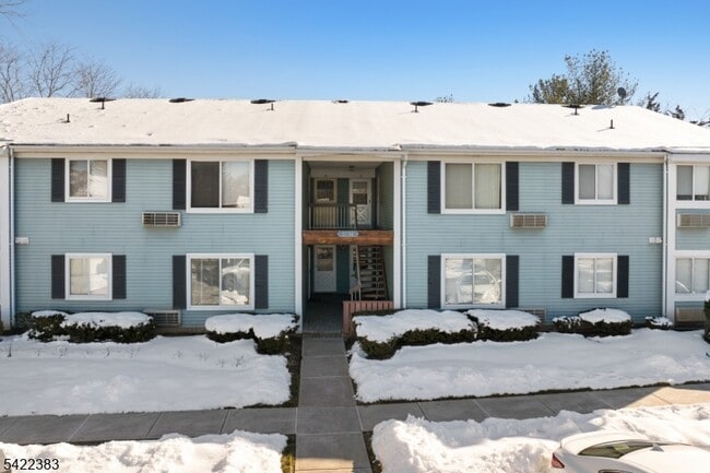 Building Photo - 62 Eton Way