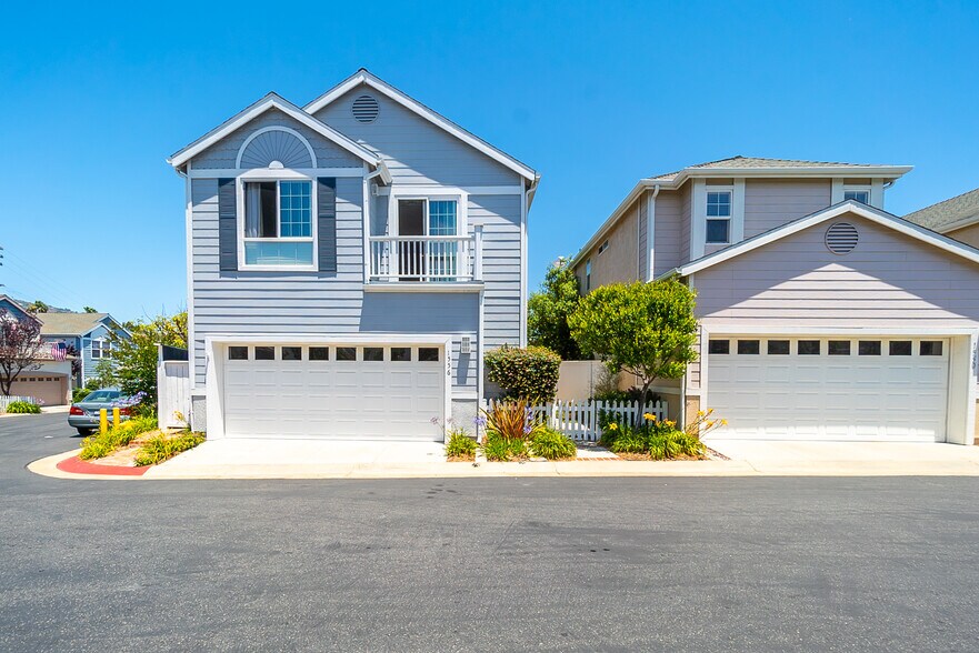 Building Photo - 1556 Hyannis Ln