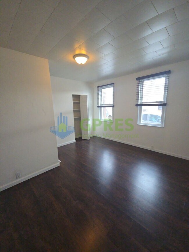 Building Photo - 119 E Sherman St