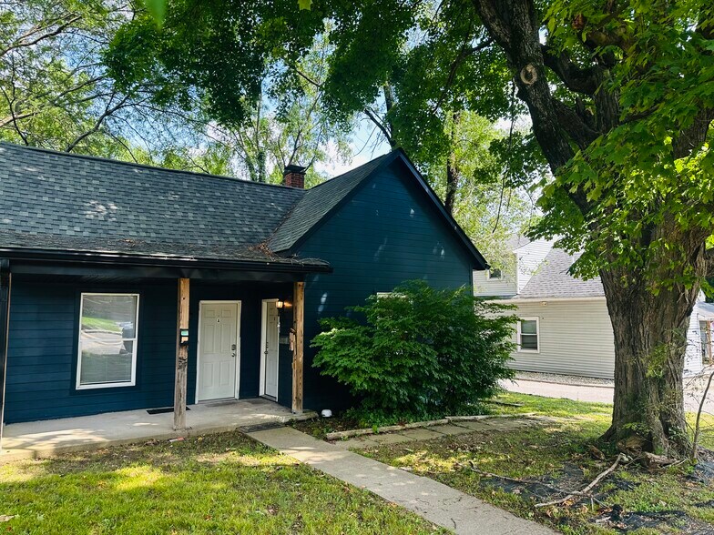 Building Photo - 1105 S Rogers St