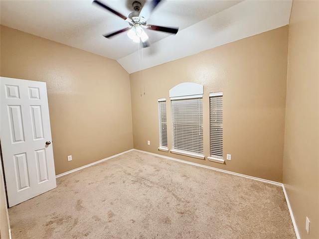 Building Photo - 3210 W Glenwood Dr